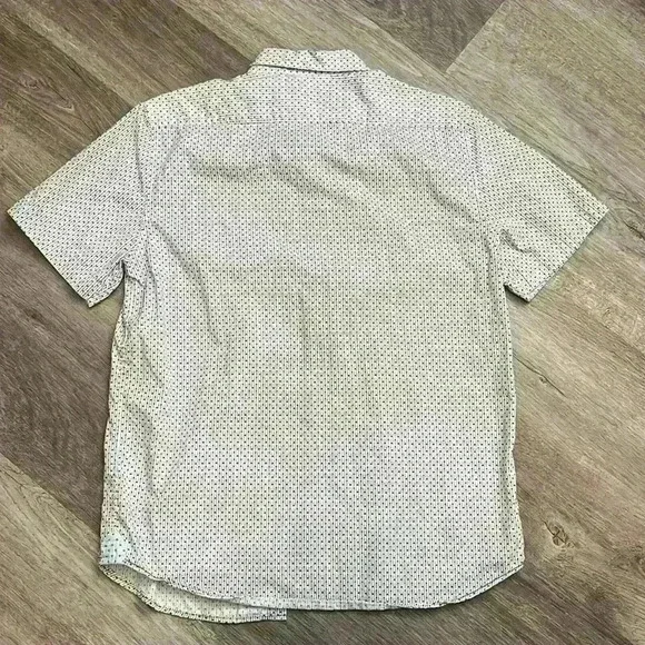 Men’s button up short sleeve shirt - Picture 6 of 7